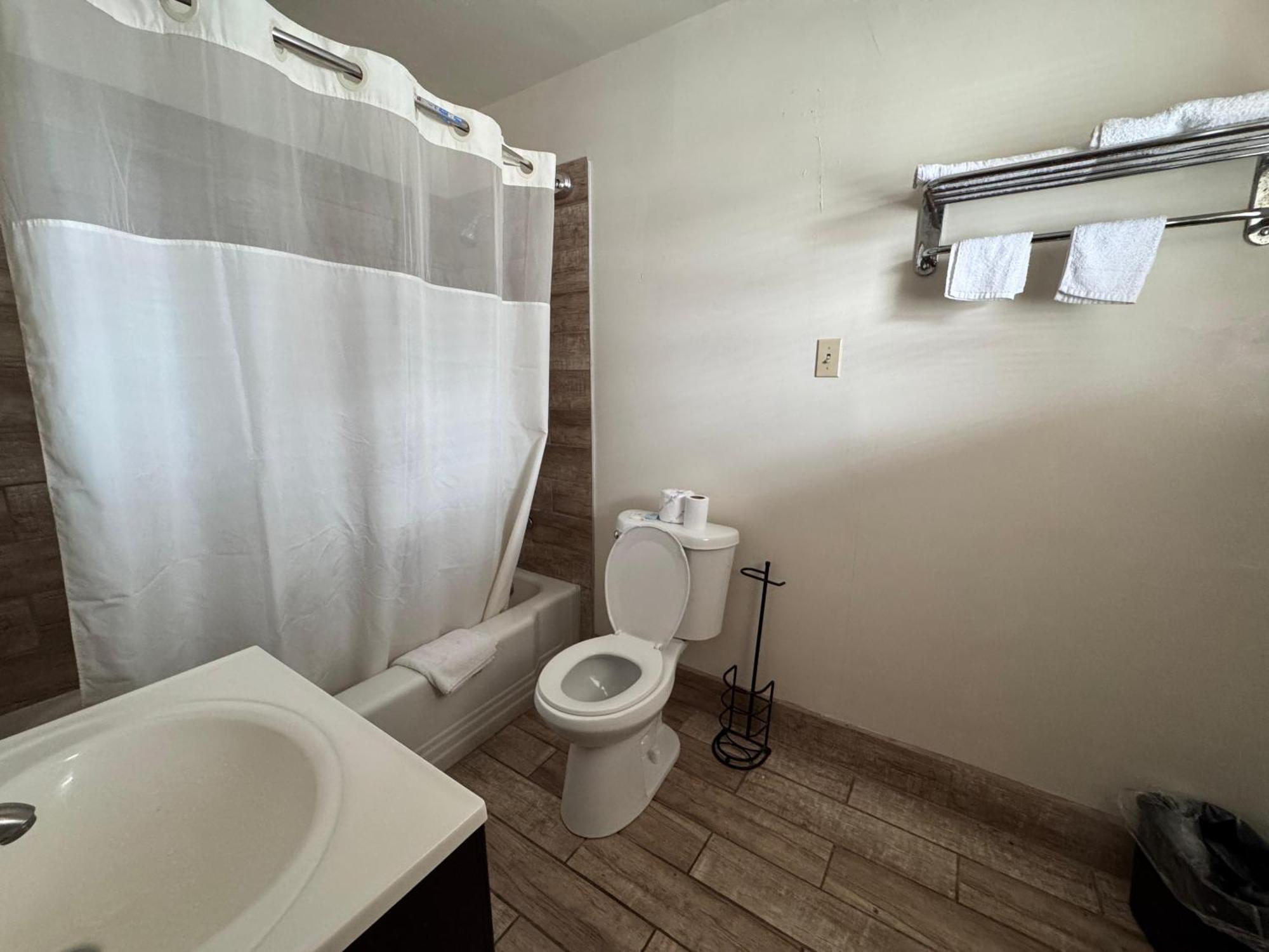 Oyo Palm Leaf Motel Ashland Esterno foto