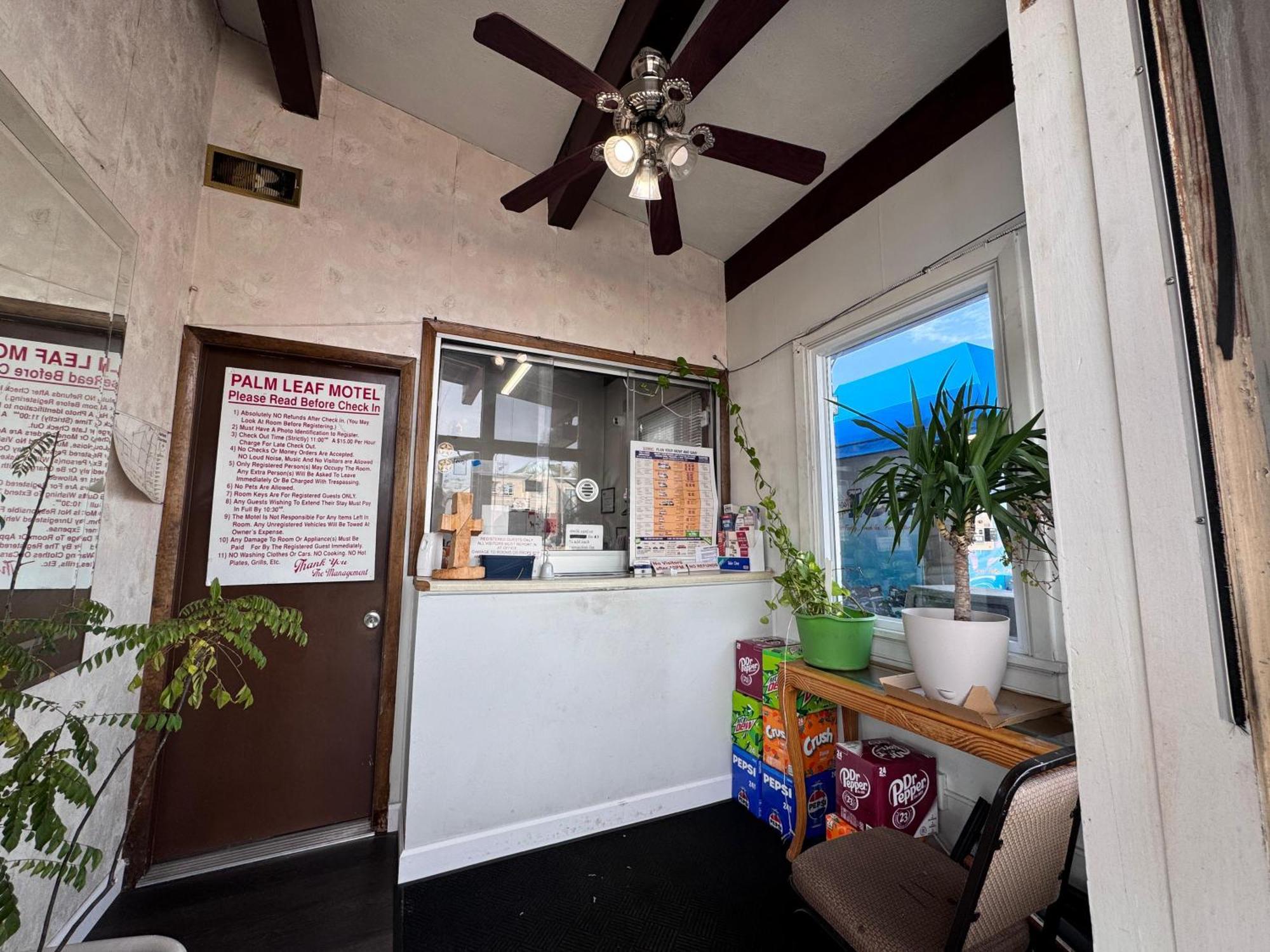 Oyo Palm Leaf Motel Ashland Esterno foto